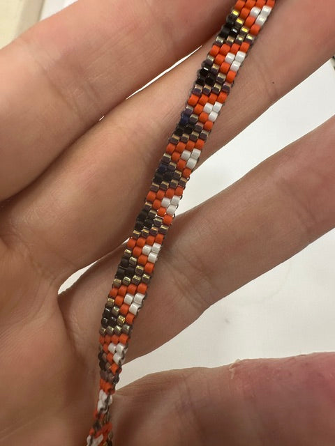 Bracelet Tissé Perles Miyuki – Noir, Doré, Rouge & Écru