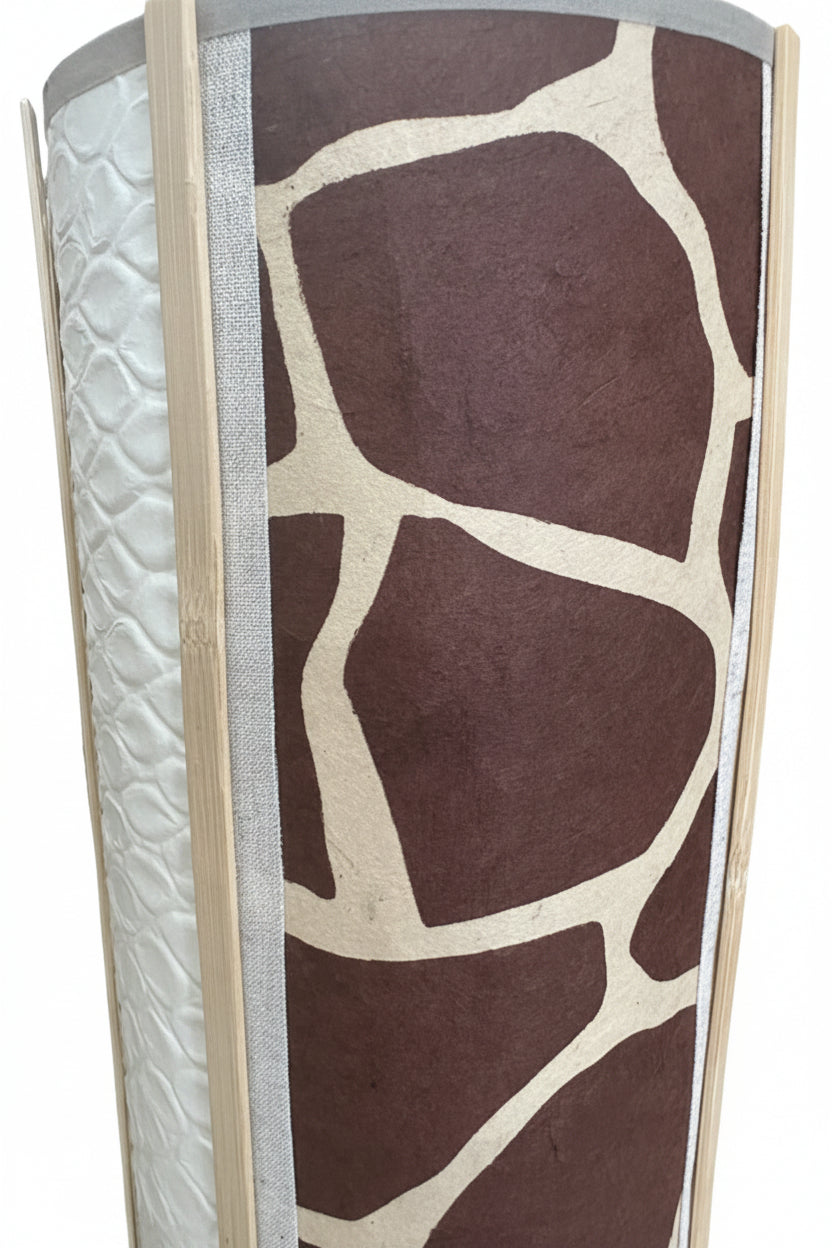 Lampe Colonne Papier Népalais — Motif Girafe & Blanc Gaudré