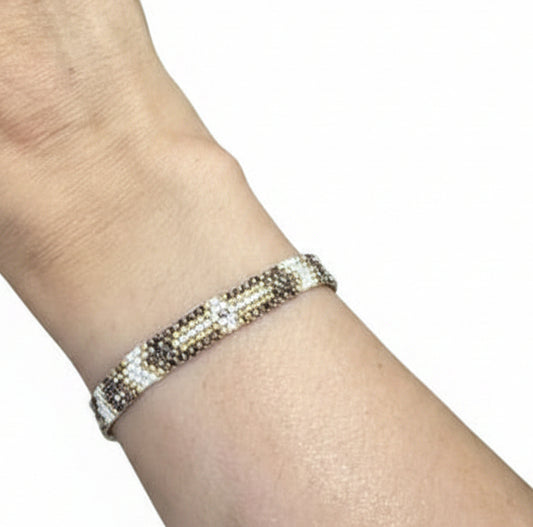 Bracelet Tissé Motif Chevron – Perles Miyuki Doré, Écru & Marron