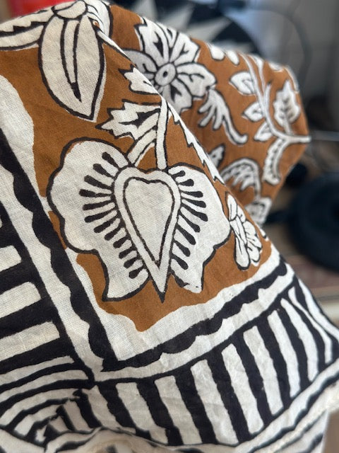 Bandana 100% coton fait en Inde – Motifs ethniques noir, brun & beige