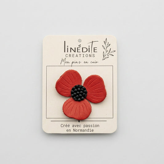 Pin’s fleur en cuir rouge – 3 cm