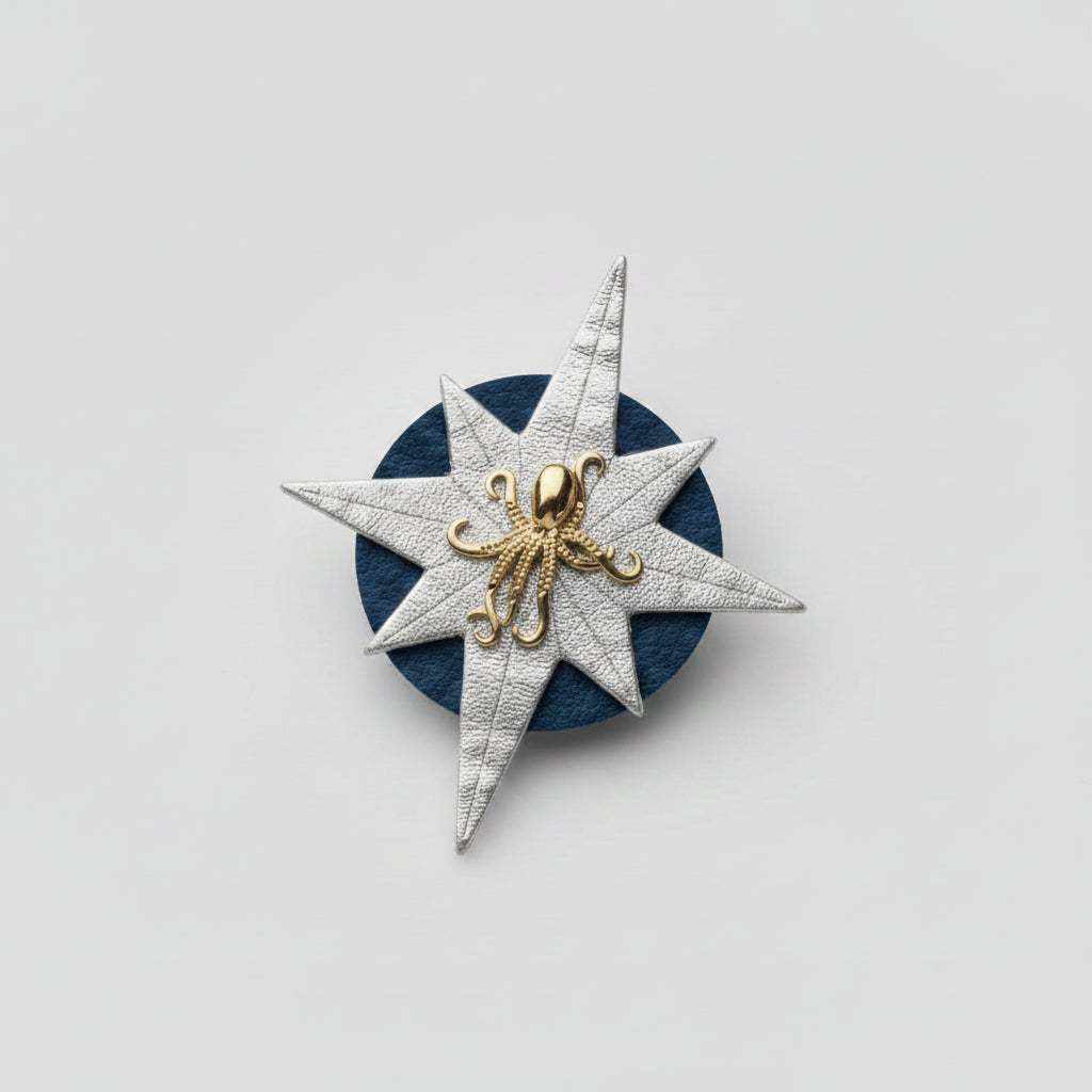Broche originale – Étoile cuir doré, rond bleu canard & poulpe acier