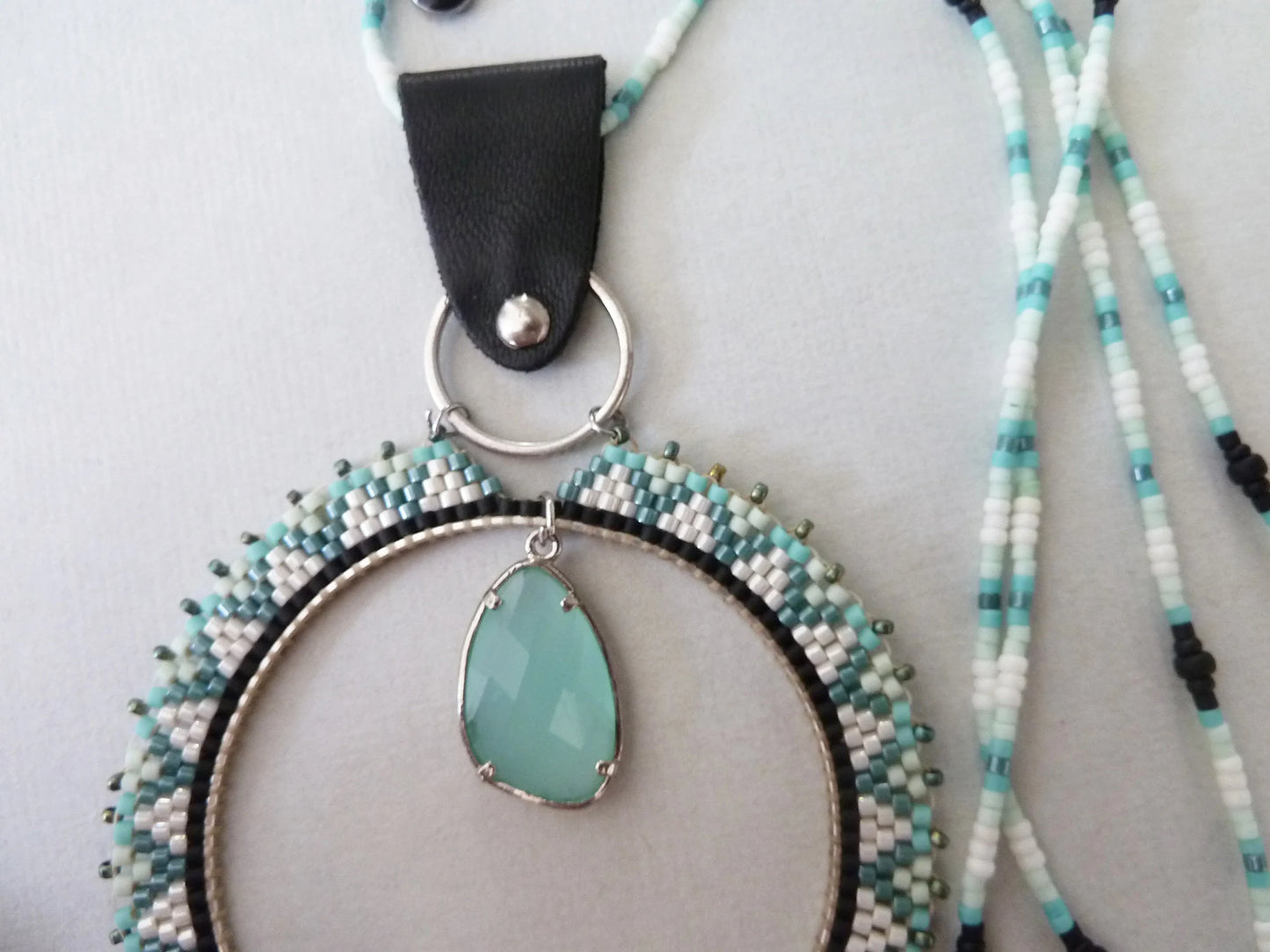 Sautoir bohème – Anneau tissé Miyuki vert d'eau & perle facettée