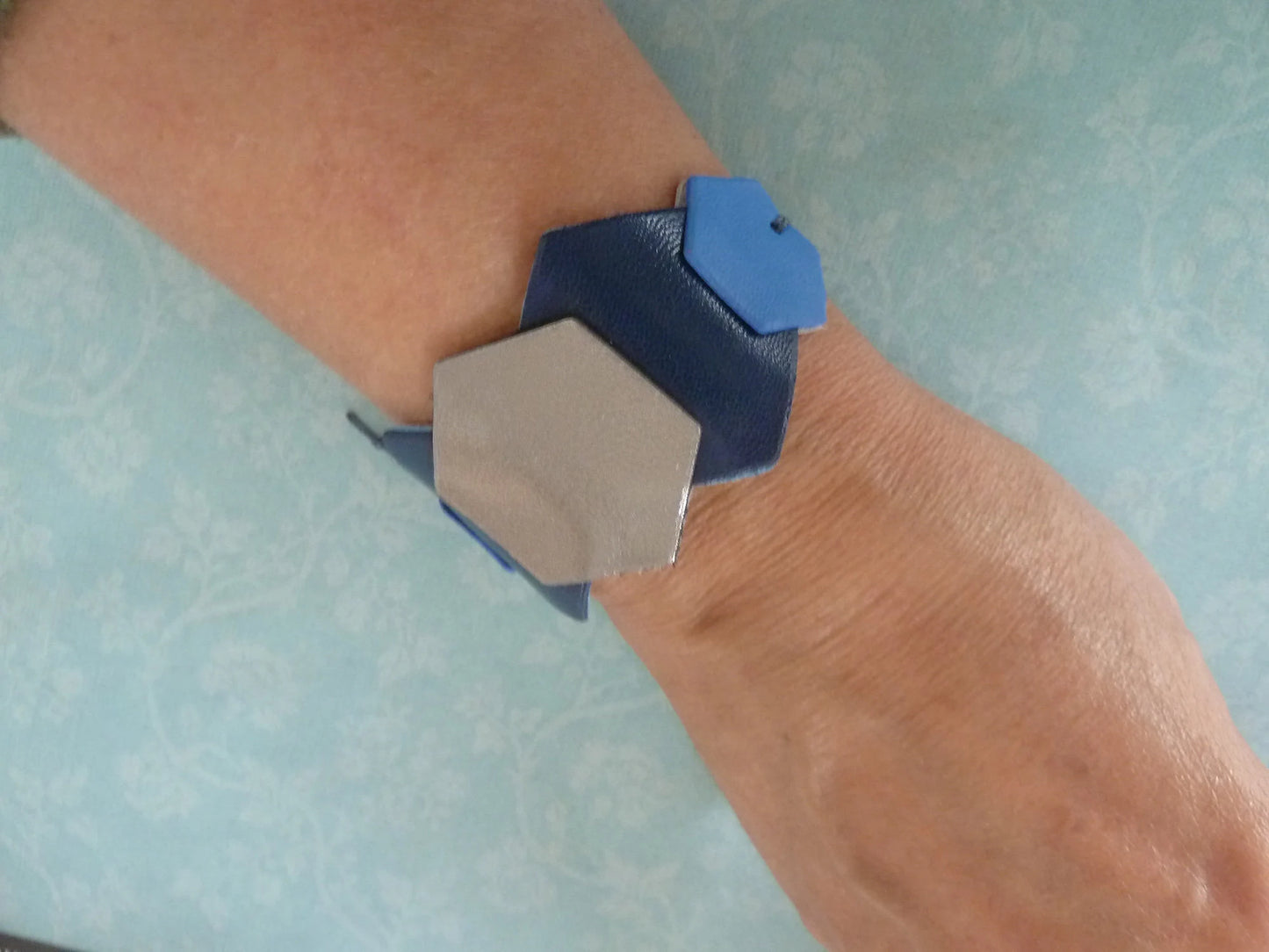 Bracelet Manchette Cuir Réversible & Réglable – Bleu & Argent