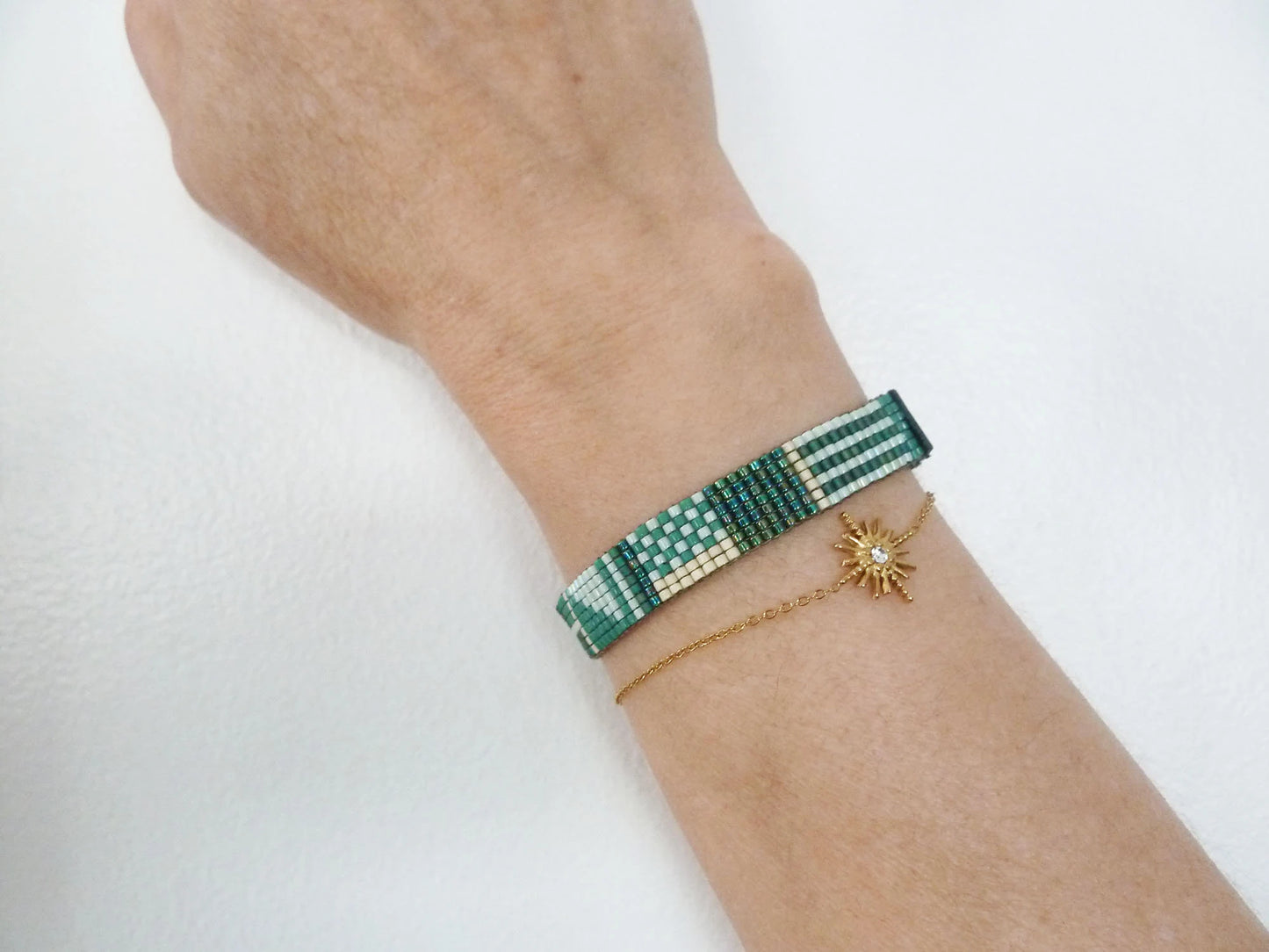 Bracelet tissé tons vert – Motifs géométriques