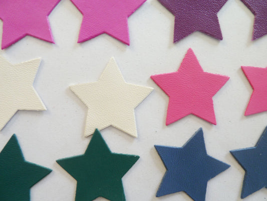 Lot de 12 étoiles en cuir fin multicolore – découpes 4 cm à coudre ou coller