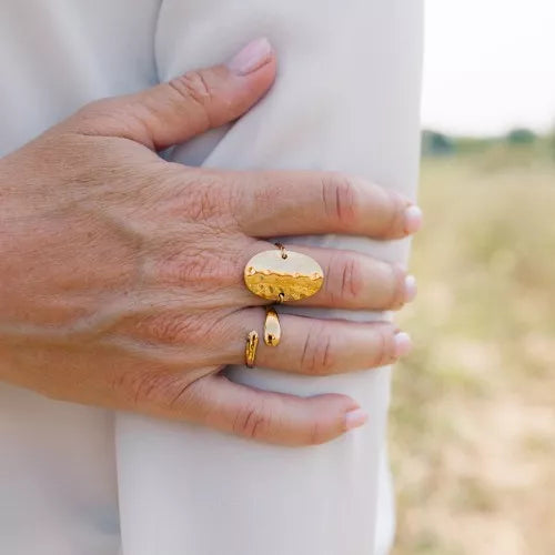 Bague Ovale Martelée Réglable – Acier Inoxydable Doré