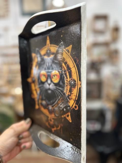 Plateau bois upcyclé – Motif chat steampunk – Pièce unique peinte & vernie