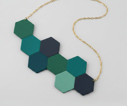 Comment entretenir ses bijoux en cuir artisanal