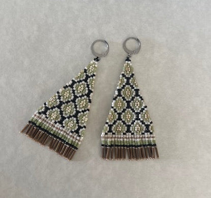Grandes boucles d'oreilles tissées motif fleur — perles Miyuki