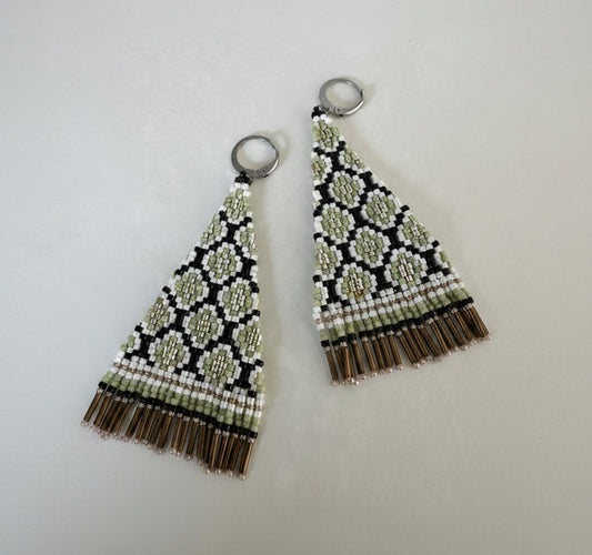 Grandes boucles d'oreilles tissées motif fleur — perles Miyuki