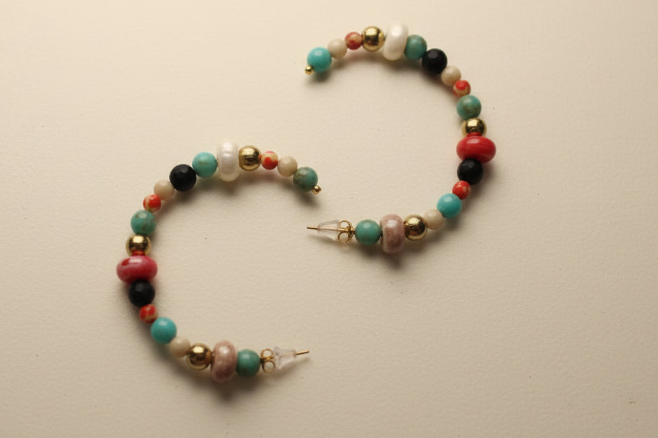 Grandes créoles ouvertes multicolores – Perles colorées