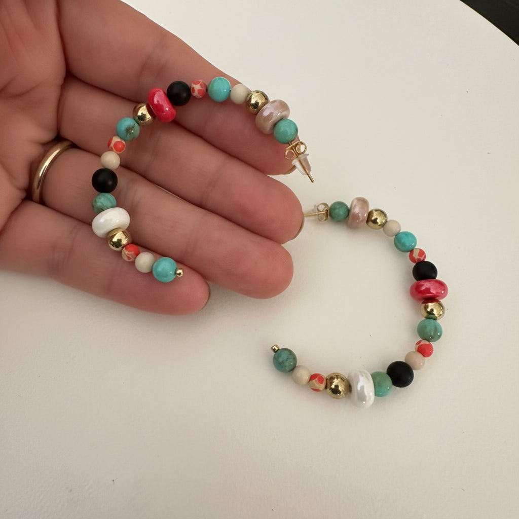 Grandes créoles ouvertes multicolores – Perles colorées