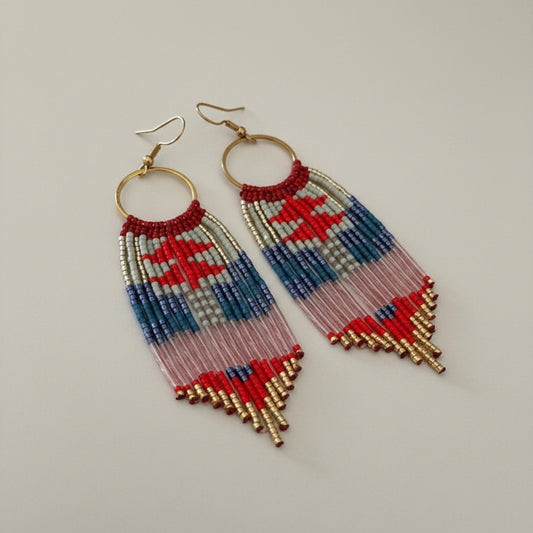 Boucles d'oreilles cheyennes à franges – Micromacramé & perles Miyuki
