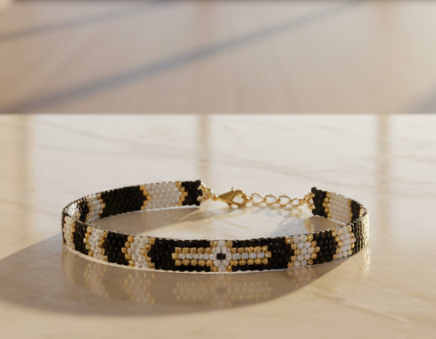 Bracelet Tissé Perles Miyuki – Noir Mat, Écru & Doré