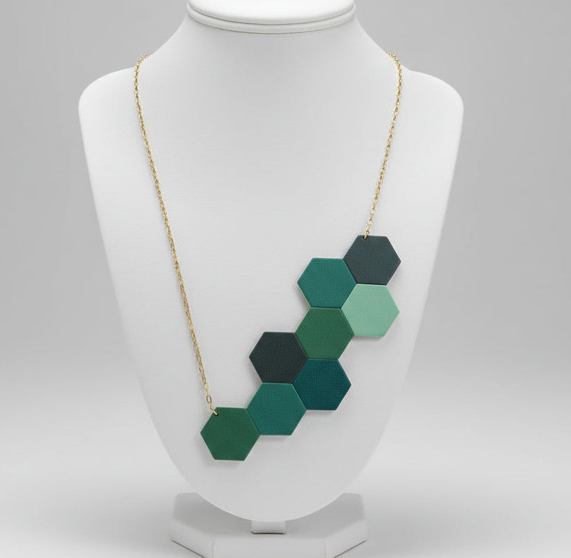 Collier Réversible en Cuir & Chaîne Dorée – Tons Verts ou Neutres