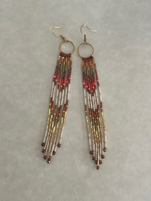 Boucles d'oreilles XXL Bohème Chic – Micro macramé terracotta & perles Miyuki
