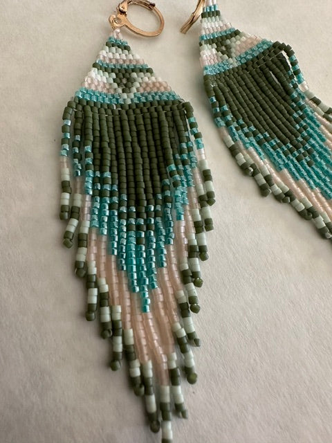 Boucles d'oreilles Cheyennes à franges perlées – Perles Miyuki multicolores