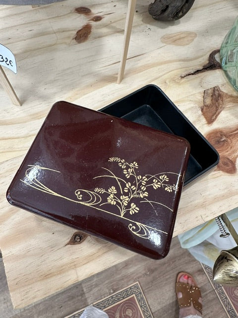 Boîte Laquée Motif Feuillage – Marron & Noir