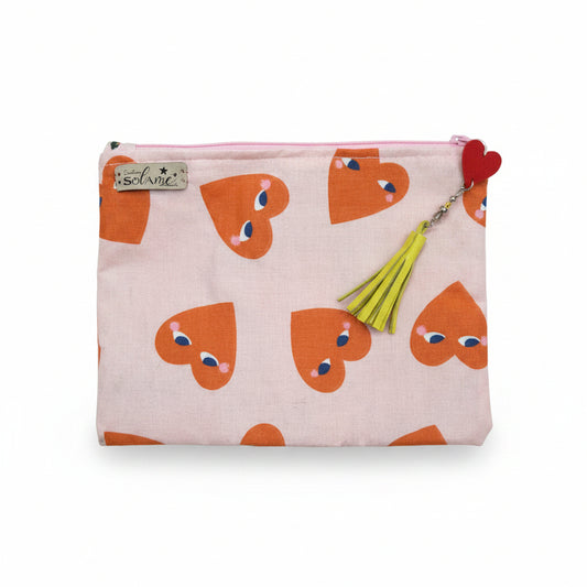 Pochette Tissu Cœurs – Rose Pâle, Zip & Pompon Cuir Jaune