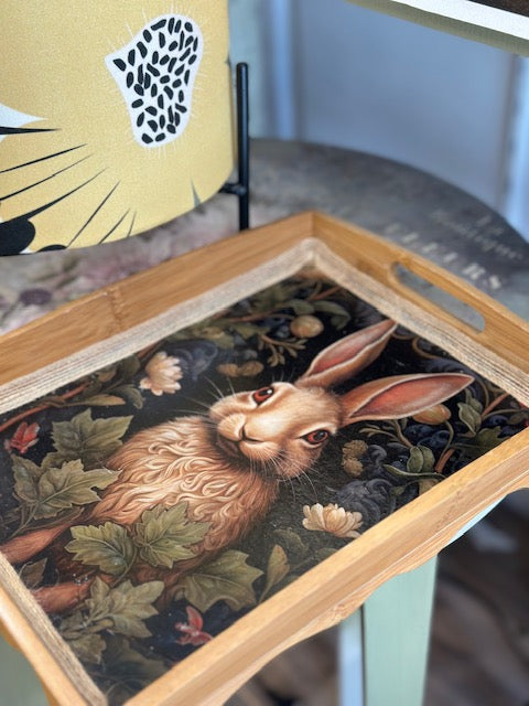 Plateau en Bois Upcyclé – Décor Lapin