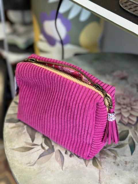 Trousse en Velours Rose — Création Artisanale & Pompon Cuir