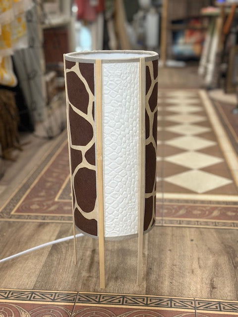 Lampe Colonne Papier Népalais — Motif Girafe & Blanc Gaudré
