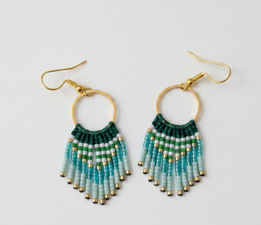 Boucles d'oreilles Cheyenne – Micro macramé & perles Miyuki tons verts