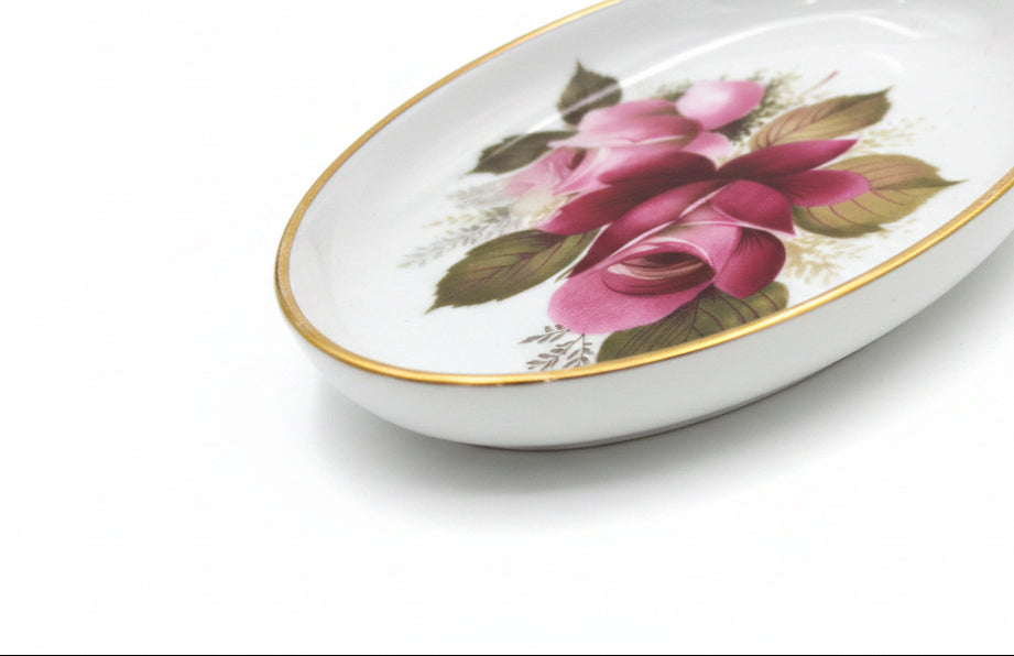 Soucoupe à manche en porcelaine de France – Motif roses vintage