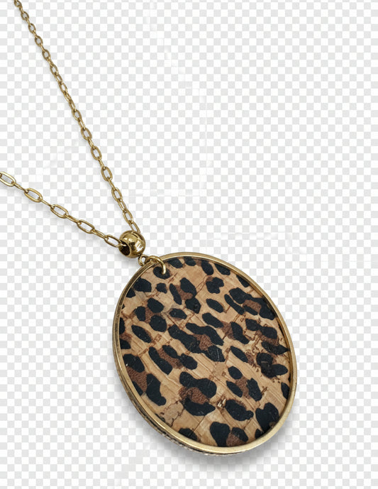 Collier artisanal – Pendentif liège léopard & chaîne dorée