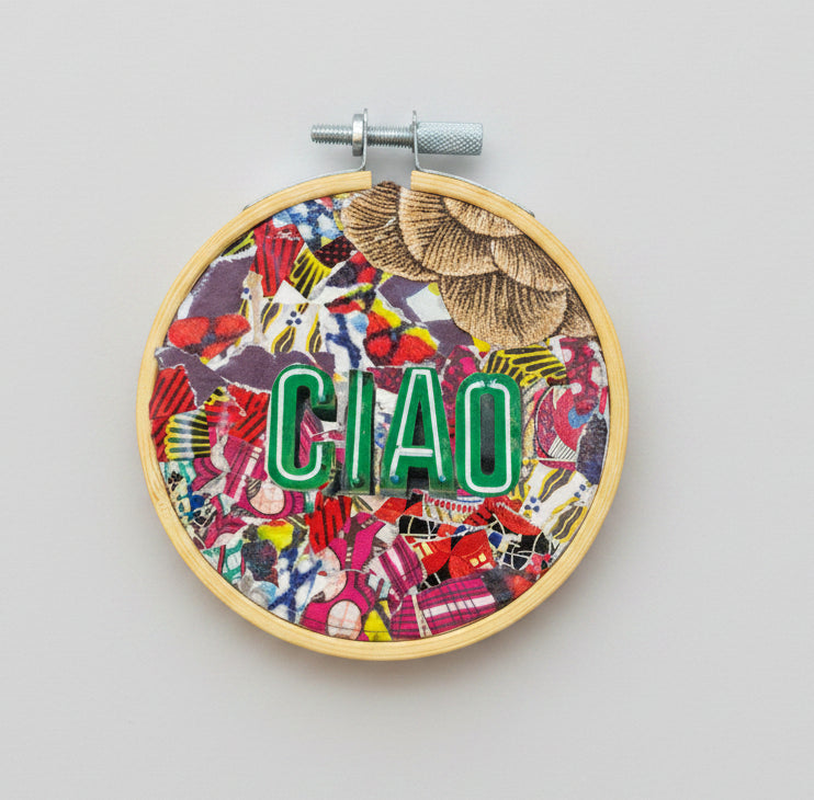 Petite Déco Murale « CIAO » — Technique Mixte sur Tambour de Broderie