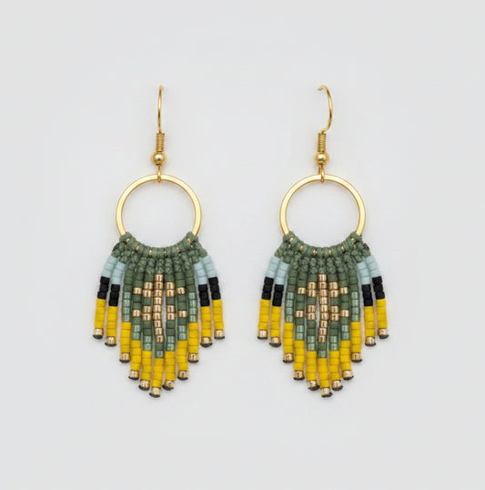 Boucles d'oreilles Cheyenne – Micro Macramé Kaki & Perles Miyuki – Linédite