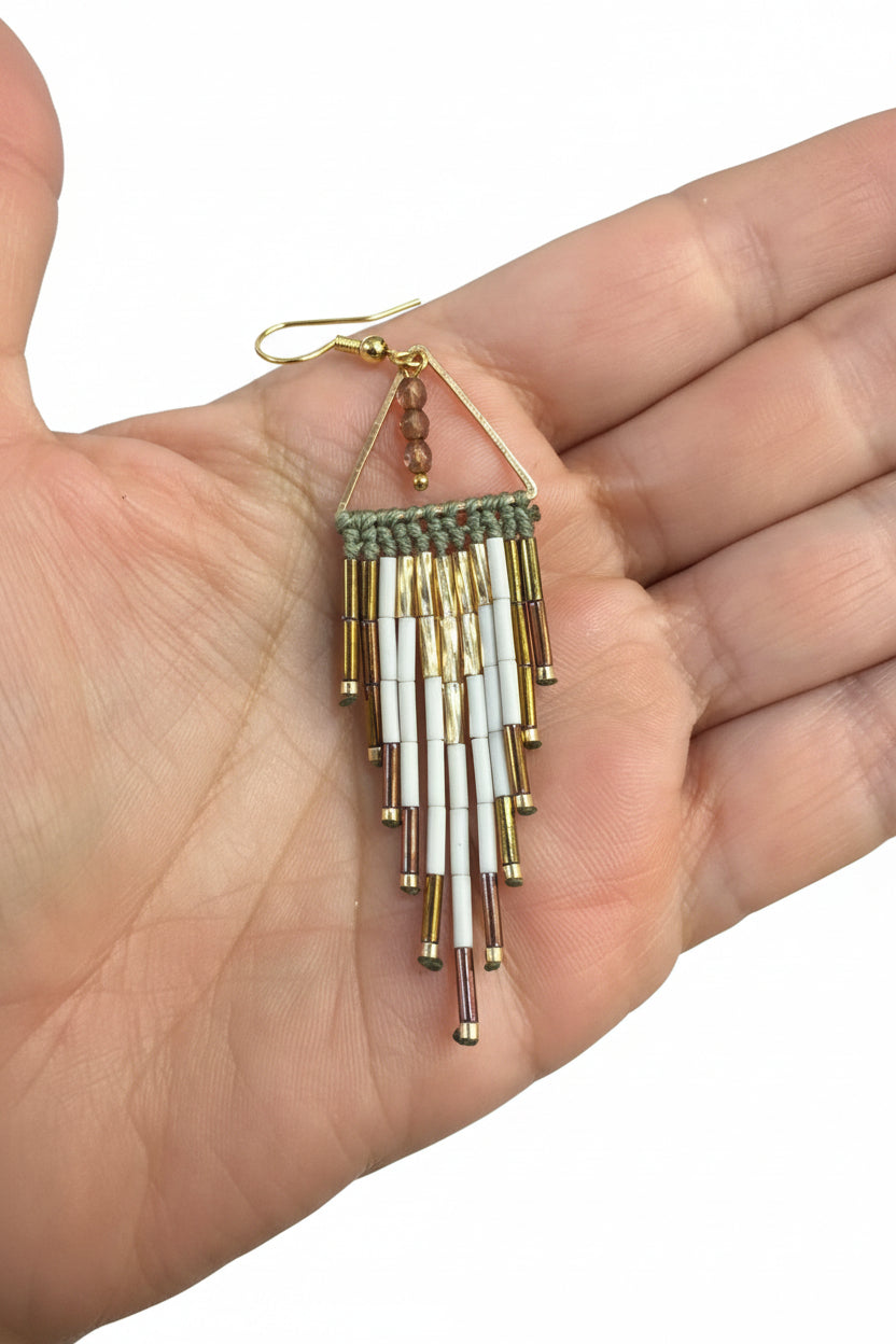 Boucles d'oreilles à franges Miyuki – Micro-macramé kaki & doré