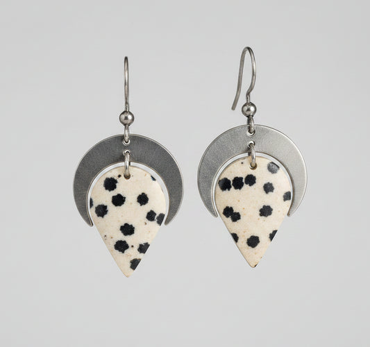 Boucles d'oreilles Moon – Motif Dalmatien | Liège & Cuir Écru