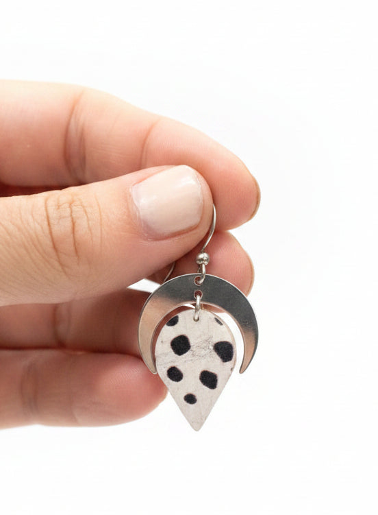 Boucles d'oreilles Moon – Motif Dalmatien | Liège & Cuir Écru