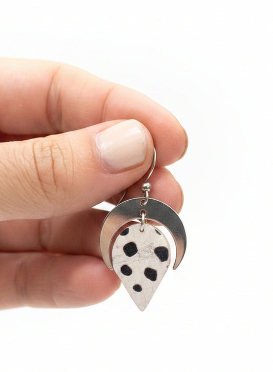 Boucles d'oreilles Moon – Motif Dalmatien | Liège & Cuir Écru