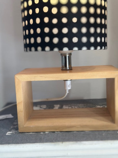 Lampe Upcyclée Pied Bois & Abat-jour Papier Népalais — Pièce Unique