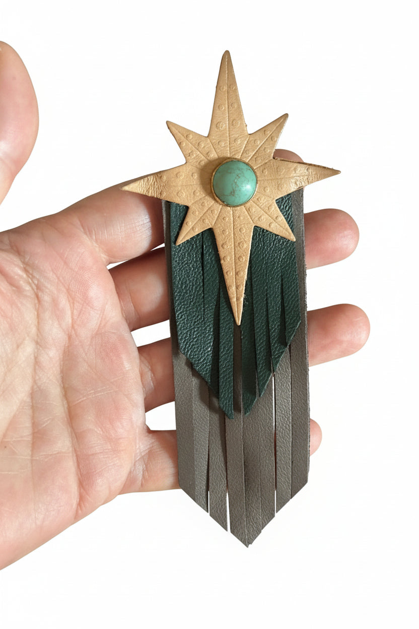 Broche Filante en cuir – taupe et camel