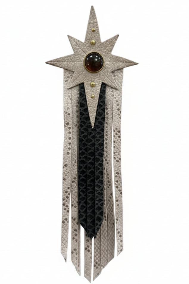 Grande Broche Filante en Cuir beige et noir – Étoile & Franges