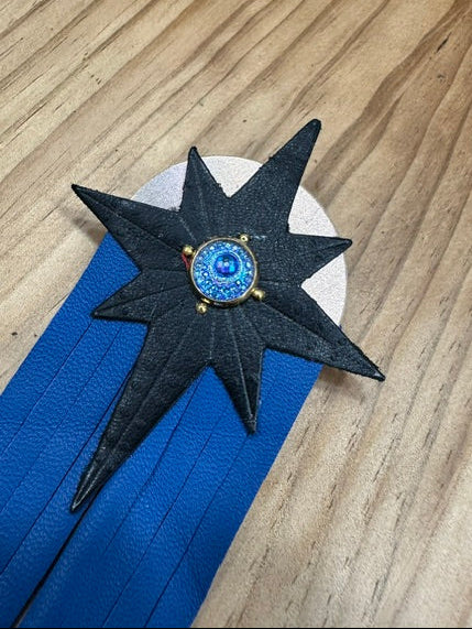Broche Filante en cuir – bleu et noir