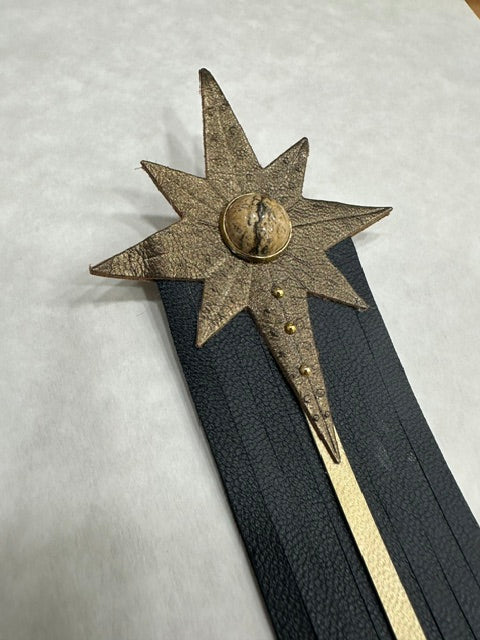 Broche Filante en cuir –bronze et noir