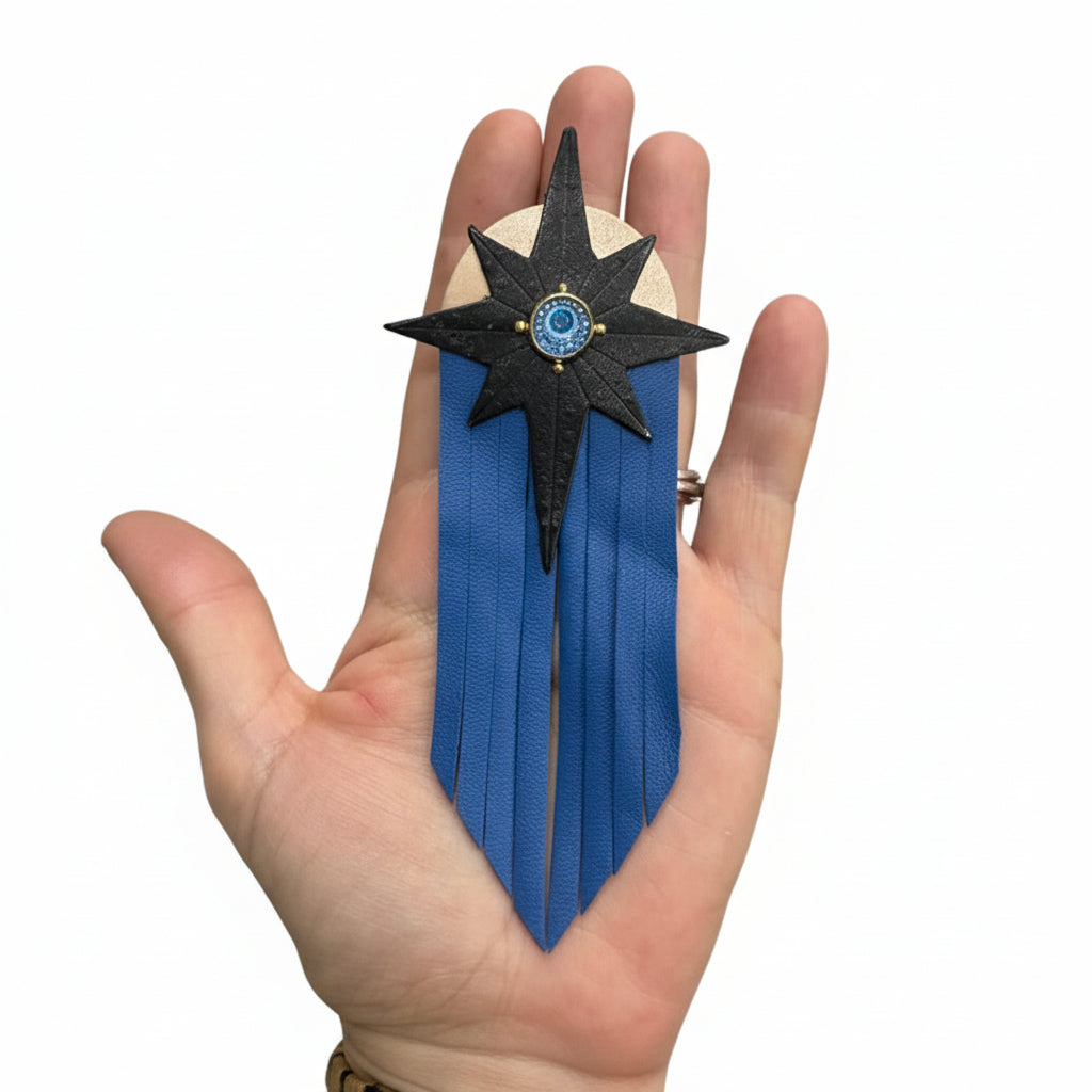 Broche Filante en cuir – bleu et noir