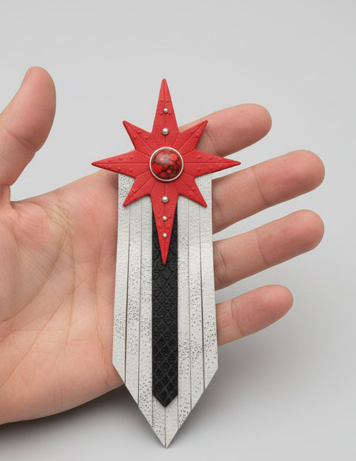 Broche Filante en cuir rouge blanc noir