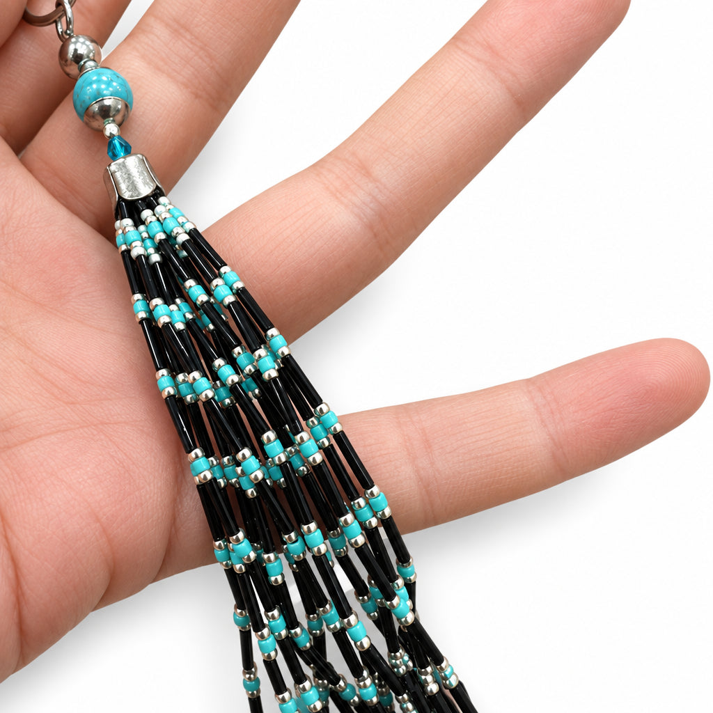 Porte-clés / bijou de sac en perles turquoise, noires et argentées