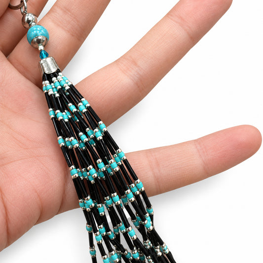 Porte-clés / bijou de sac en perles turquoise, noires et argentées