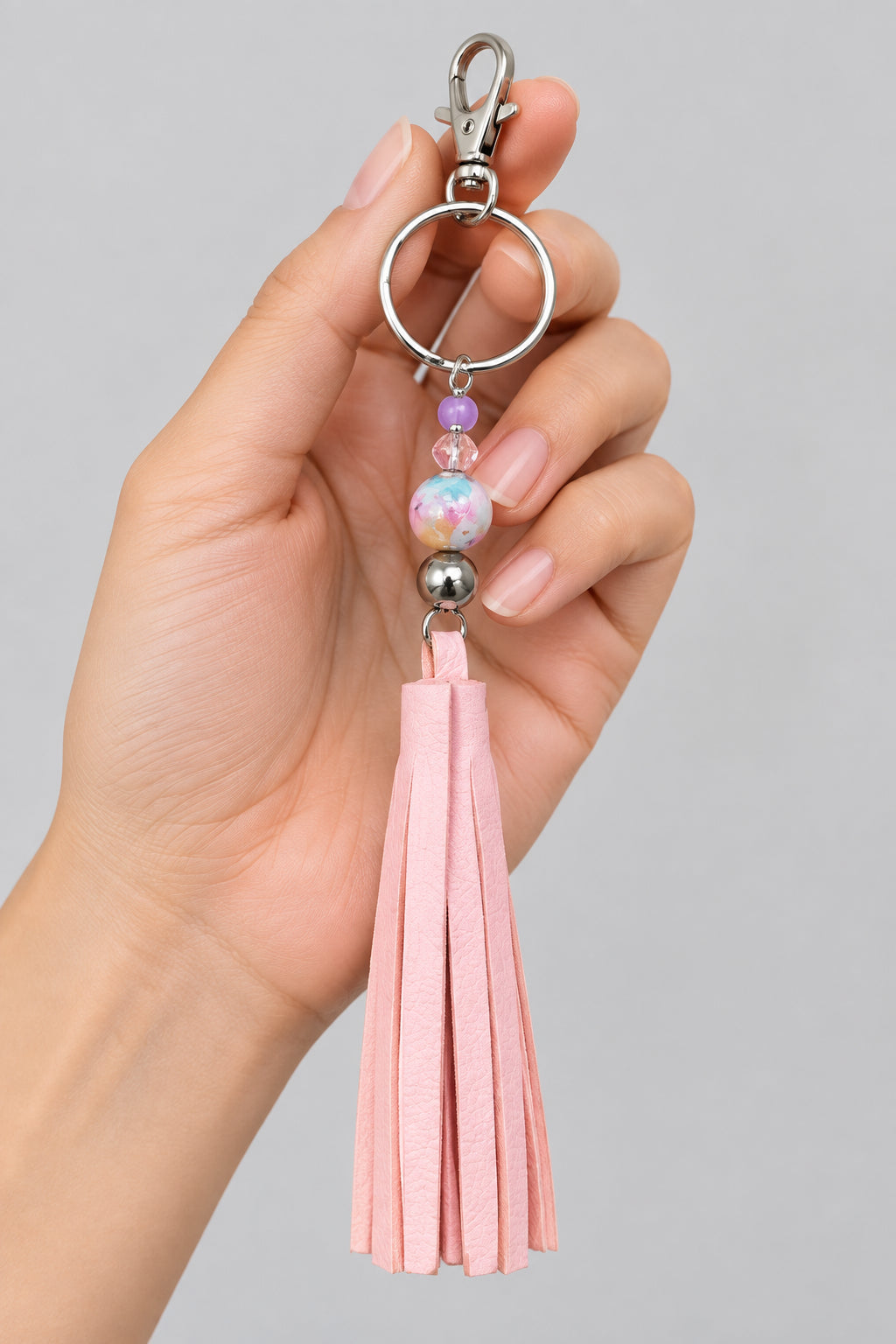 Porte-clés / bijou de sac pompon en cuir rose pâle