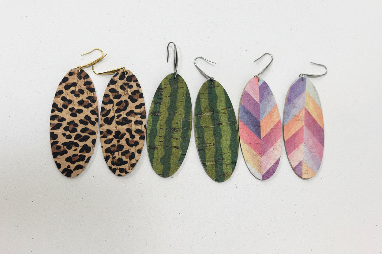 Boucles d'oreilles ovales en liège – Motifs léopard, arc-en-ciel ou rayures