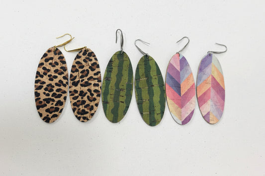 Boucles d'oreilles ovales en liège – Motifs léopard, arc-en-ciel ou rayures