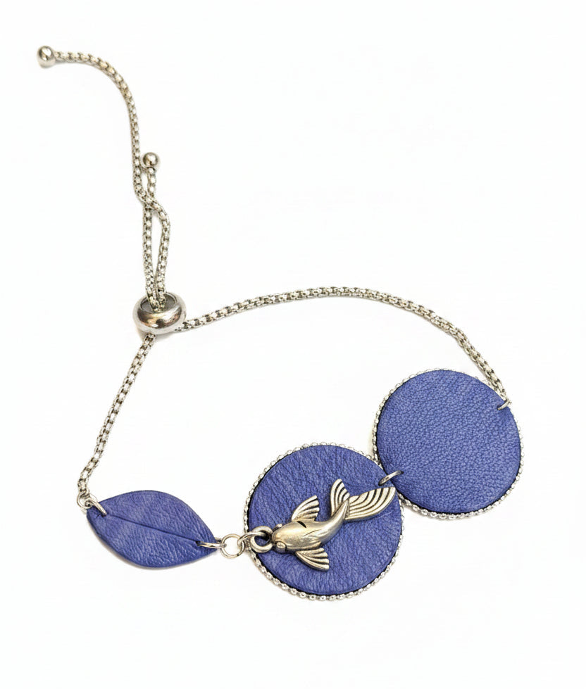 Bracelet réglable cuir bleu roi et carpe koi argenté