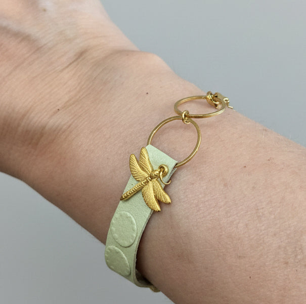 Bracelet Cuir Irisé & Acier Doré – Libellule